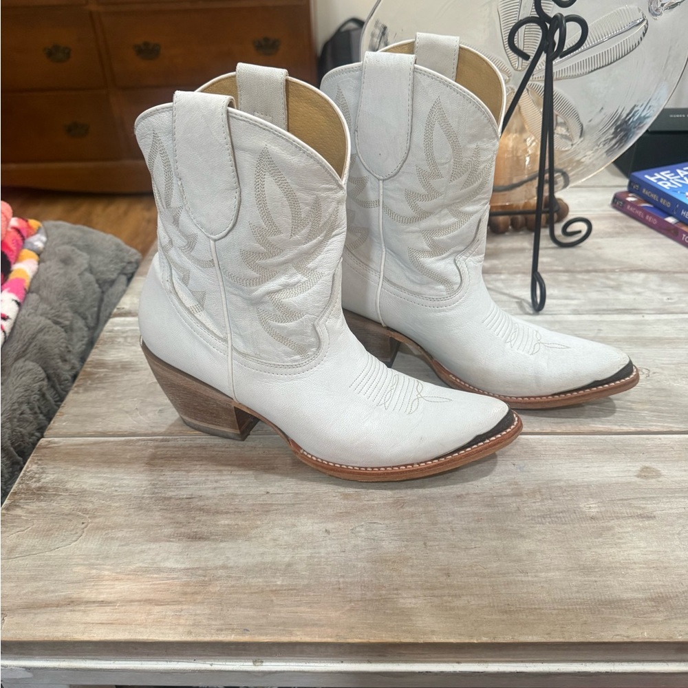 Idyllwind Miranda Lambert white short boots
